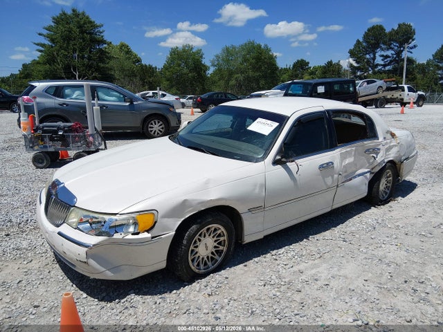 Aukcja sprzedaży 1998 Lincoln Town Car Signature, vin: 1LNFM82W1WY723098, numer aukcji: 45102926