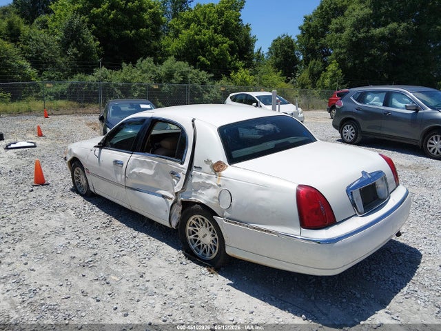 Aukcja sprzedaży 1998 Lincoln Town Car Signature, vin: 1LNFM82W1WY723098, numer aukcji: 45102926
