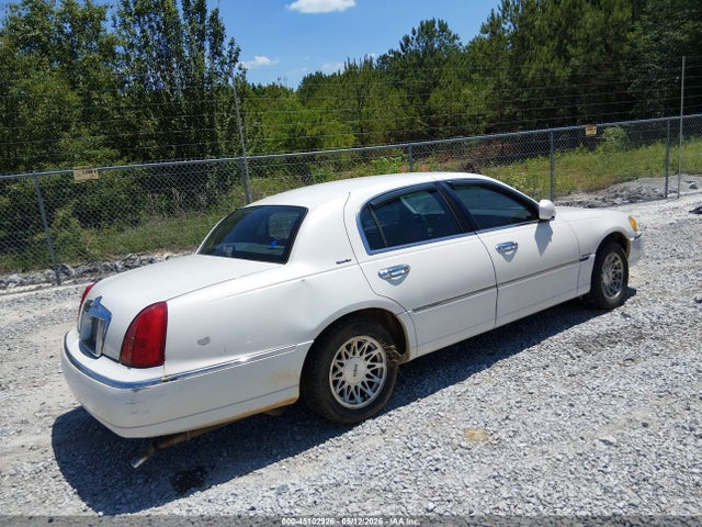 Aukcja sprzedaży 1998 Lincoln Town Car Signature, vin: 1LNFM82W1WY723098, numer aukcji: 45102926