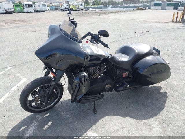 5VPBA36NXE3037980 Victory Motorcycles Cross Roads 8-ball