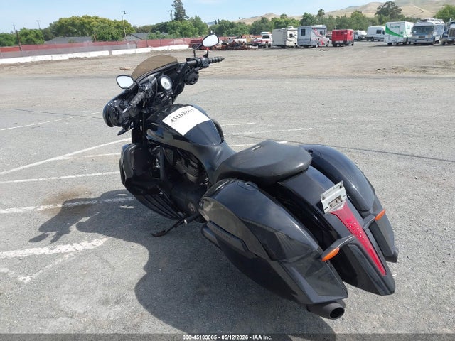 5VPBA36NXE3037980 Victory Motorcycles Cross Roads 8-ball