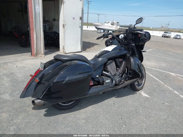 5VPBA36NXE3037980 Victory Motorcycles Cross Roads 8-ball
