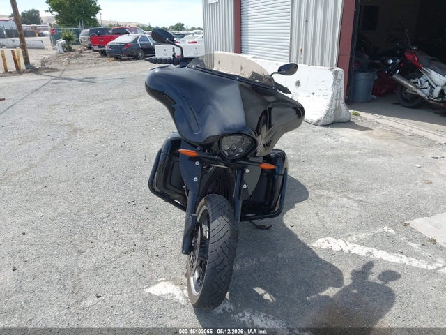 5VPBA36NXE3037980 Victory Motorcycles Cross Roads 8-ball