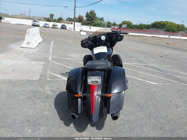 5VPBA36NXE3037980 Victory Motorcycles Cross Roads 8-ball