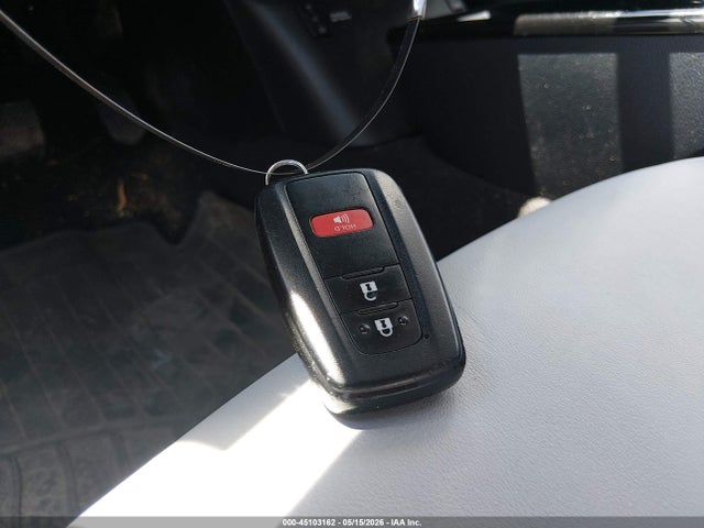 Продажа на аукционе авто 2017 Toyota Prius Four, vin: JTDKARFU2H3050283, номер лота: 45103162
