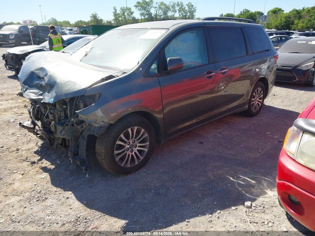 45103174 :رقم المزاد ، 5TDYZ3DC4KS984042 vin ، 2019 Toyota Sienna Xle 8 Passenger مزاد بيع