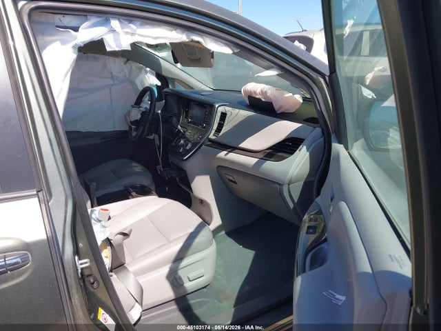 45103174 :رقم المزاد ، 5TDYZ3DC4KS984042 vin ، 2019 Toyota Sienna Xle 8 Passenger مزاد بيع