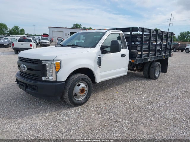 45103446 :رقم المزاد ، 1FDRF3G63HED72752 vin ، 2017 Ford F-350 Chassis Xl مزاد بيع