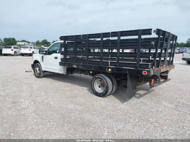 45103446 :رقم المزاد ، 1FDRF3G63HED72752 vin ، 2017 Ford F-350 Chassis Xl مزاد بيع