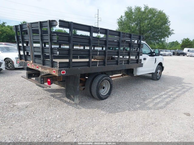 45103446 :رقم المزاد ، 1FDRF3G63HED72752 vin ، 2017 Ford F-350 Chassis Xl مزاد بيع