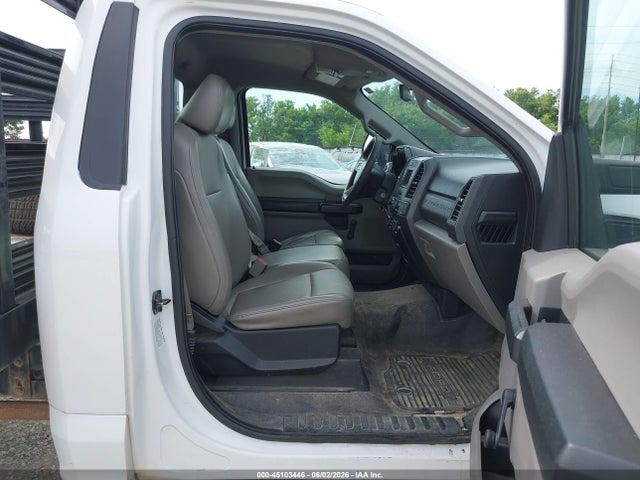 45103446 :رقم المزاد ، 1FDRF3G63HED72752 vin ، 2017 Ford F-350 Chassis Xl مزاد بيع