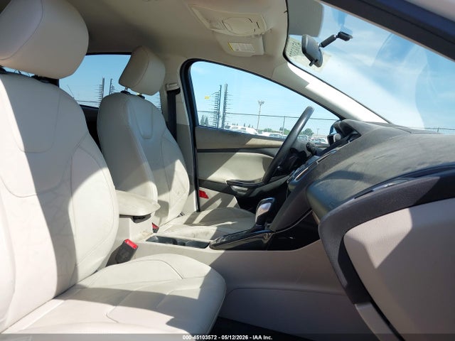 45103572 :رقم المزاد ، 1FADP3R45FL386254 vin ، 2015 Ford Focus Electric مزاد بيع