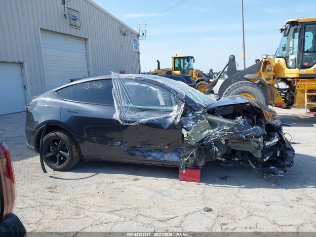 Продажа на аукционе авто 2026 Tesla Model Y Premium Rear-wheel Drive/rear-wheel Drive, vin: 7SAYGDED8TA441821, номер лота: 45103742