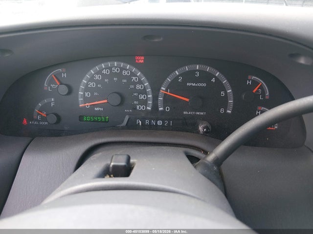 45103899 :رقم المزاد ، 1FMRU15L01LA97202 vin ، 2001 Ford Expedition Xlt مزاد بيع