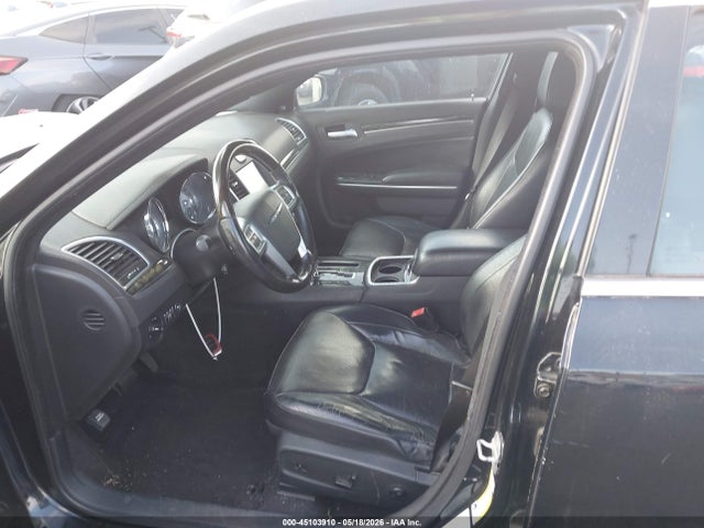 45103910 :رقم المزاد ، 2C3CCAETXCH288868 vin ، 2012 Chrysler 300c مزاد بيع