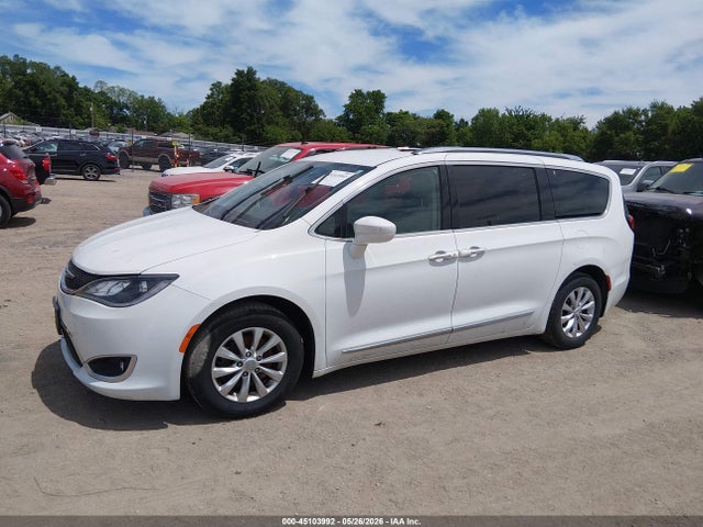 Chrysler Pacifica Touring L Plus 2018 2C4RC1EG6JR116952 Image 2