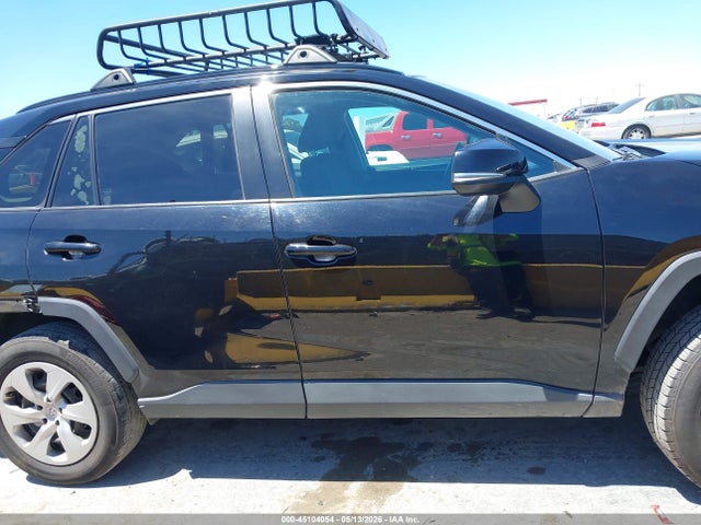 2T3K1RFV3MC169185 Toyota RAV4 LE