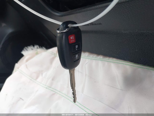 JTMZFREV0JJ729156 Toyota RAV4 LE