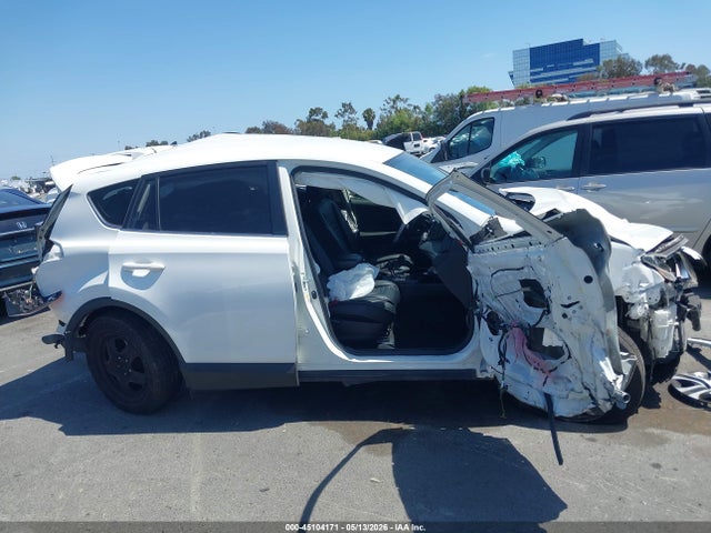 JTMZFREV0JJ729156 Toyota RAV4 LE