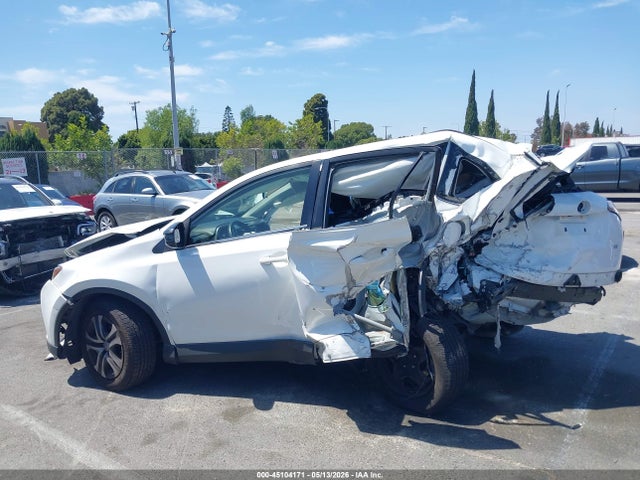 JTMZFREV0JJ729156 Toyota RAV4 LE