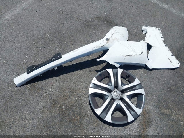 JTMZFREV0JJ729156 Toyota RAV4 LE