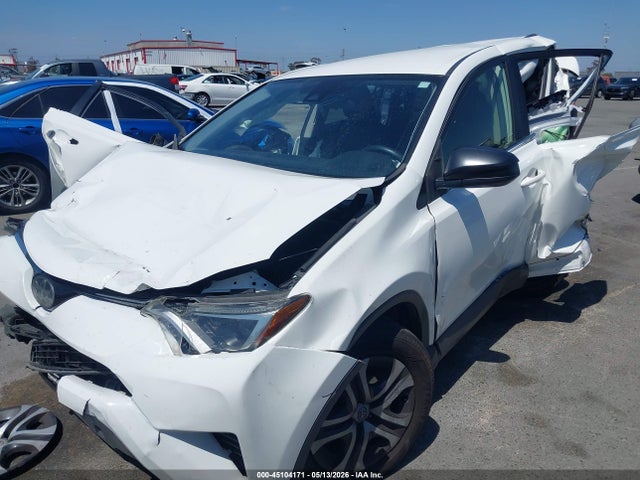 JTMZFREV0JJ729156 Toyota RAV4 LE