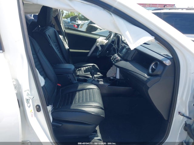JTMZFREV0JJ729156 Toyota RAV4 LE