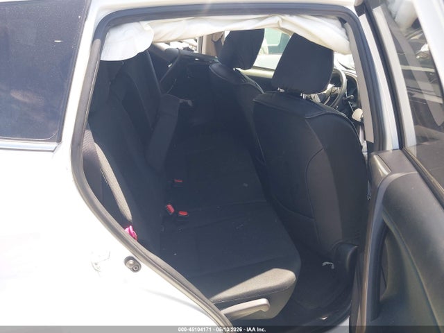 JTMZFREV0JJ729156 Toyota RAV4 LE