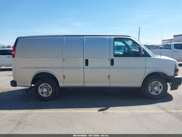 Chevrolet Express 2500 Work Van 2018 1GCWGAFG4J1272756 Image 15