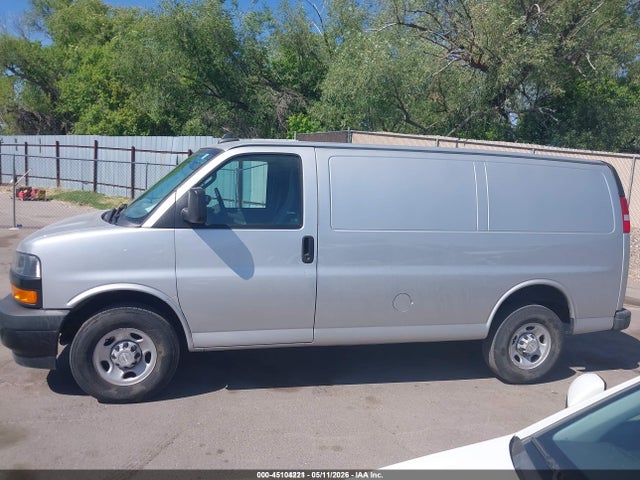 Chevrolet Express 2500 Work Van 2018 1GCWGAFG4J1272756 Image 16