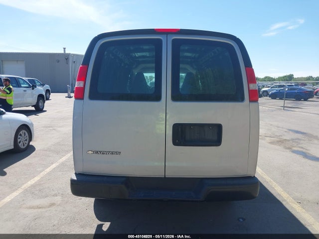 Chevrolet Express 2500 Work Van 2018 1GCWGAFG4J1272756 Image 18