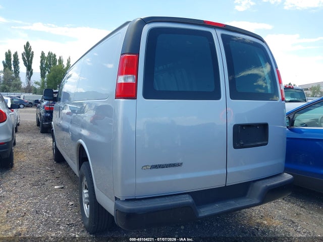 Chevrolet Express 2500 Work Van 2018 1GCWGAFG4J1272756 Image 3