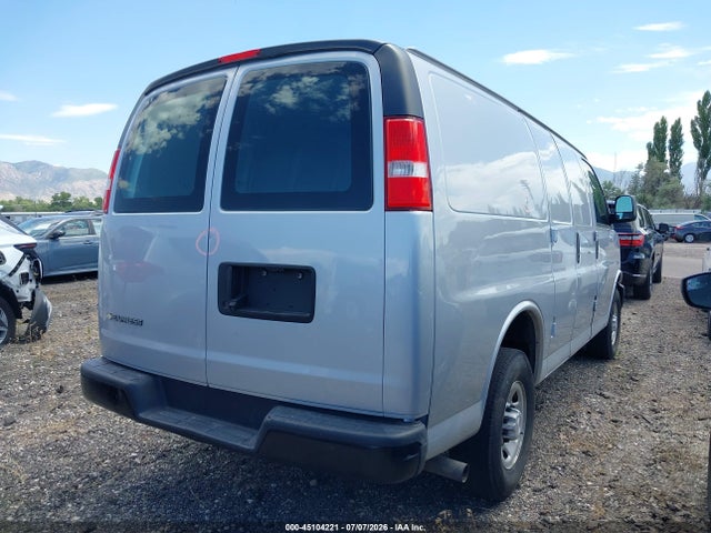 Chevrolet Express 2500 Work Van 2018 1GCWGAFG4J1272756 Image 4