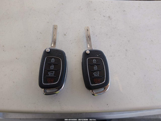KM8SMDHF9HU219181 Hyundai Santa Fe Se