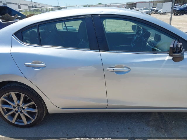 Продажа на аукционе авто 2018 Mazda Mazda3 Touring, vin: 3MZBN1V30JM206188, номер лота: 45104420