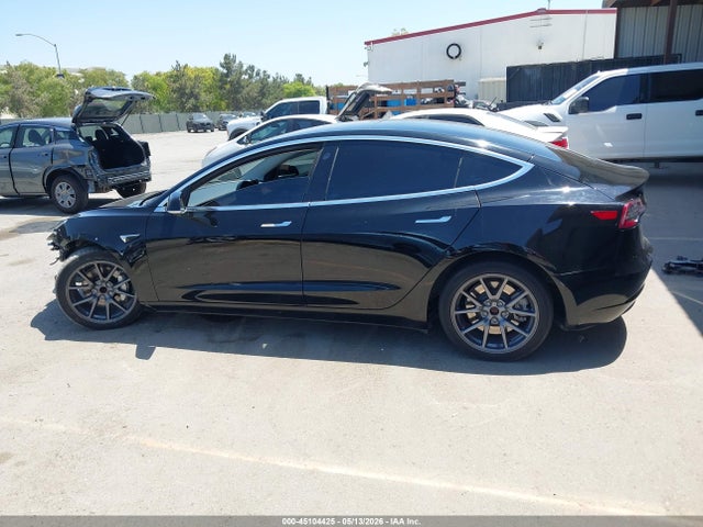 Tesla Model 3 Long Range/mid Range 2018 5YJ3E1EAXJF056519 Image 15