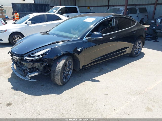 Tesla Model 3 Long Range/mid Range 2018 5YJ3E1EAXJF056519 Image 2
