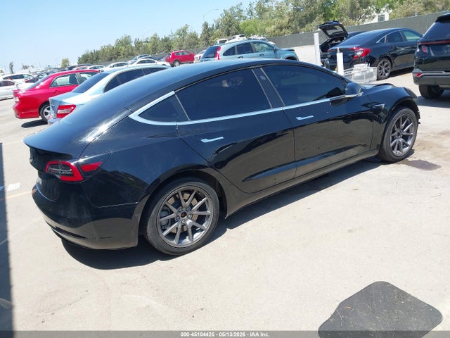 Tesla Model 3 Long Range/mid Range 2018 5YJ3E1EAXJF056519 Image 4