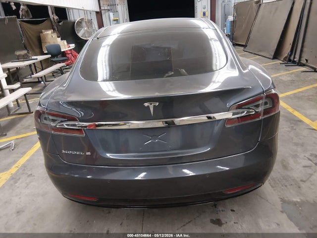 45104664 :رقم المزاد ، 5YJSA1E22HF227791 vin ، 2017 Tesla Model S مزاد بيع