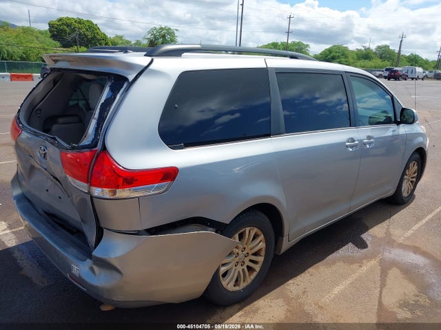 2014 Toyota Sienna Xle V6 7 Passenger Auto Access Seat/xle V6 8 Passenger მანქანა იყიდება აუქციონზე, vin: 5TDYK3DC1ES474028, აუქციონის ნომერი: 45104705