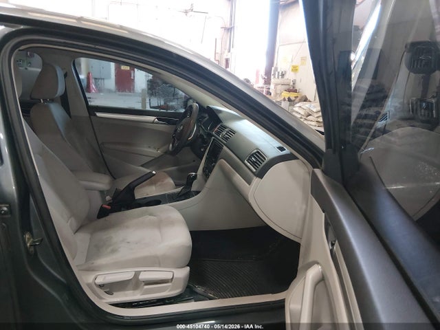 1VWAT7A37GC045164 Volkswagen Passat 1.8t S