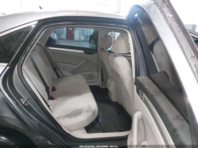 1VWAT7A37GC045164 Volkswagen Passat 1.8t S