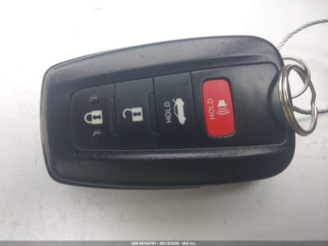 45104791 :رقم المزاد ، 4T1C31AK0LU011731 vin ، 2020 Toyota Camry Le Hybrid مزاد بيع