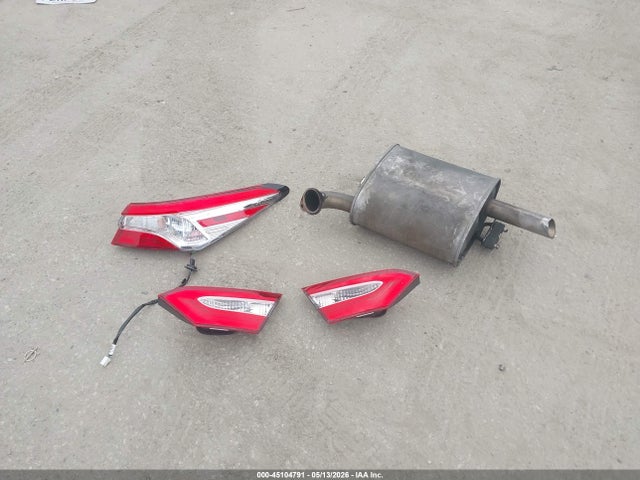 45104791 :رقم المزاد ، 4T1C31AK0LU011731 vin ، 2020 Toyota Camry Le Hybrid مزاد بيع