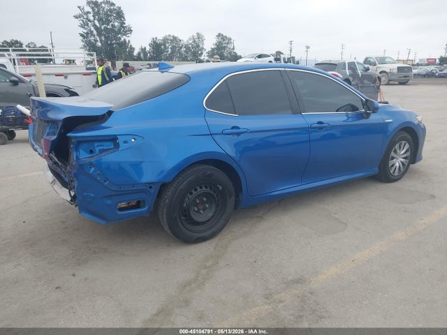 45104791 :رقم المزاد ، 4T1C31AK0LU011731 vin ، 2020 Toyota Camry Le Hybrid مزاد بيع