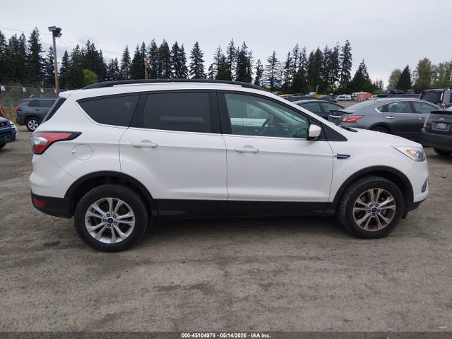 1FMCU9GD4HUA33193 Ford ESCAPE SE