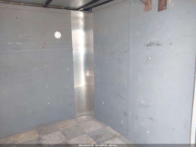 45105179 :رقم المزاد ، 4D6EB1421FA035336 vin ، 2015 Cargo Craft Enclosed Trailer مزاد بيع