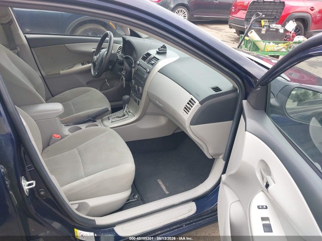 45105301 :رقم المزاد ، 2T1BU4EE0BC701347 vin ، 2011 Toyota Corolla Le مزاد بيع