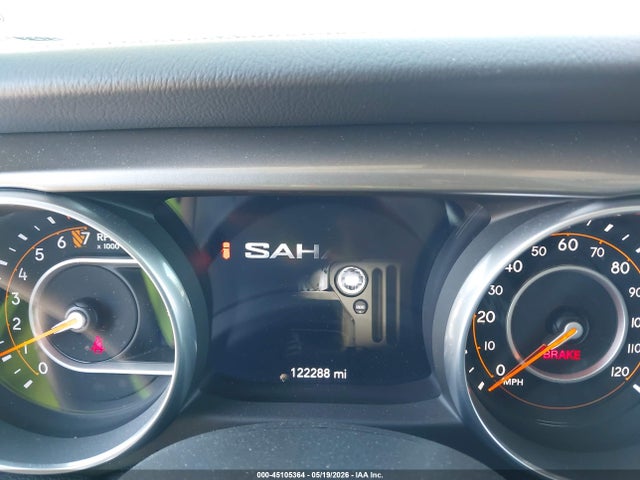 2018 Jeep Wrangler Unlimited Sahara 4x4 მანქანა იყიდება აუქციონზე, vin: 1C4HJXEG5JW154720, აუქციონის ნომერი: 45105364