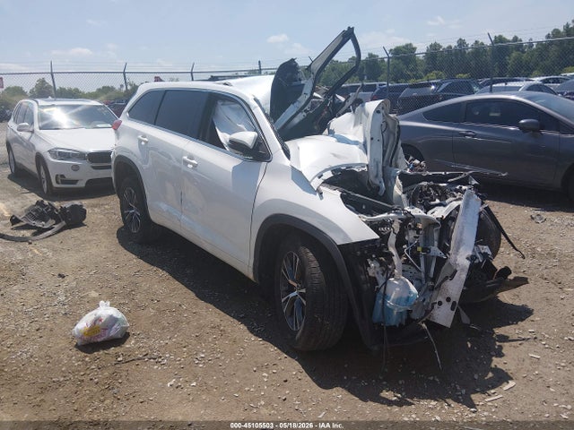 45105503 :رقم المزاد ، 5TDZARFH5JS035802 vin ، 2018 Toyota Highlander Le مزاد بيع